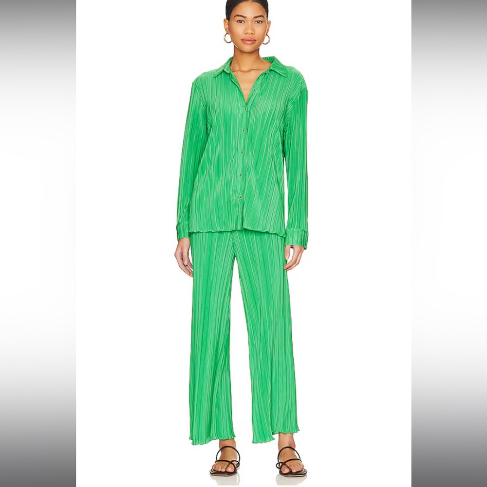 L Space Matching Set! Size M - Like New! - image 2